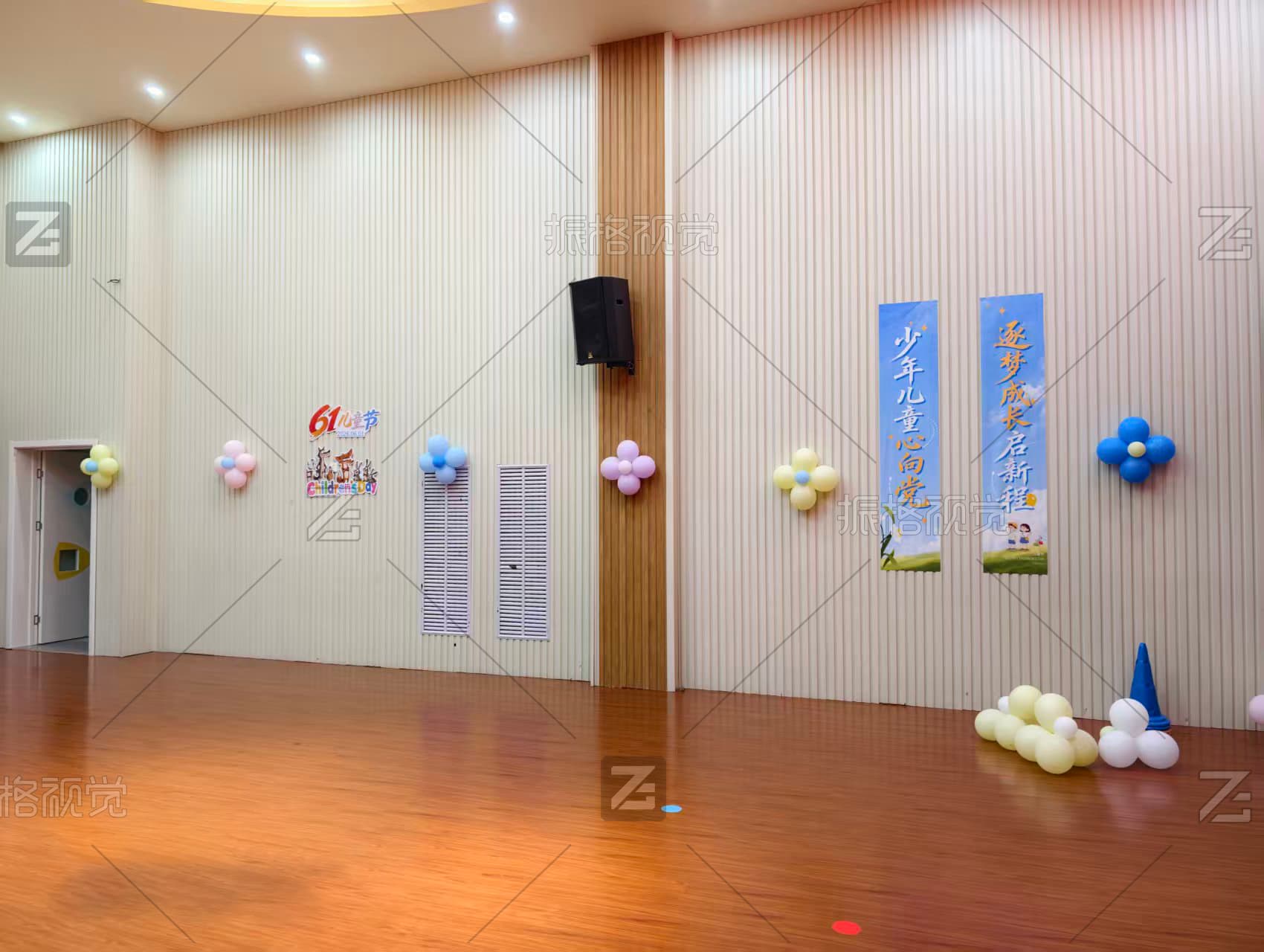 山东省妇女儿童中心礼堂六一儿童节主题墙与气球装置实景