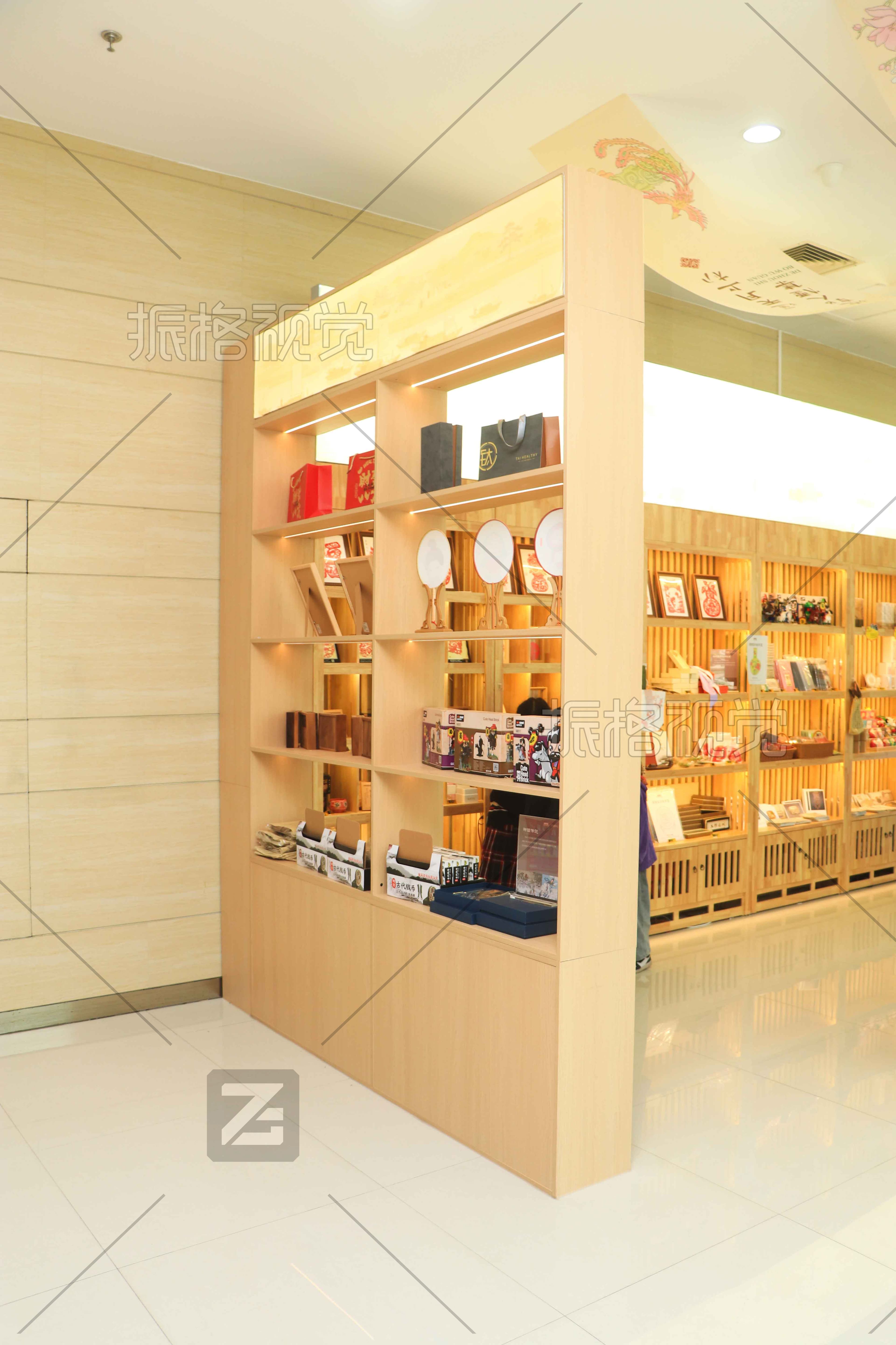 德州市博物馆文创品店木质灯箱商品展柜竖幅实景